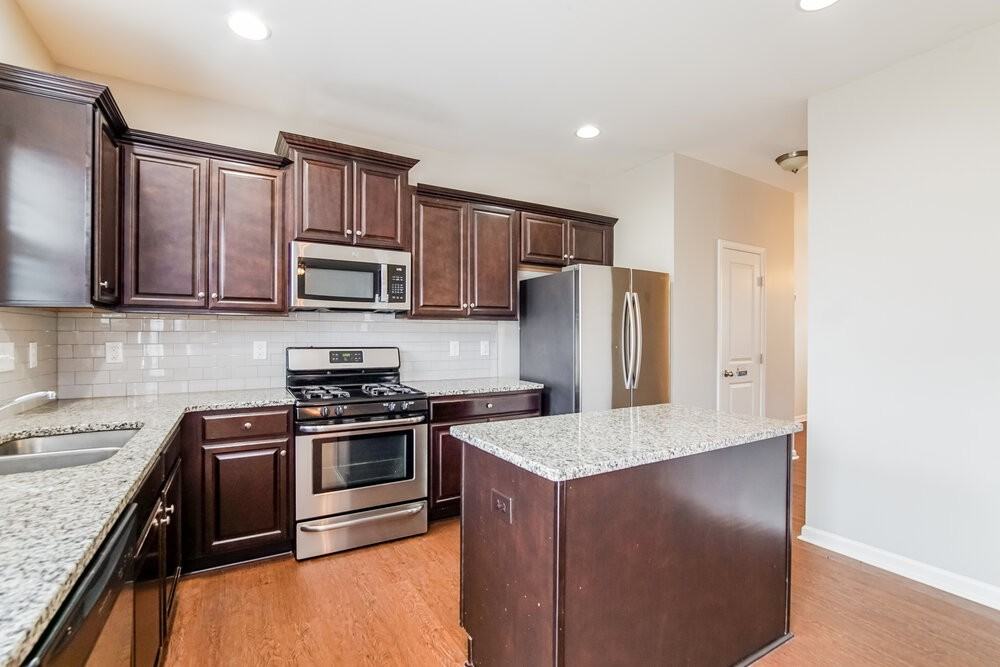 3616 Waleback Ln - Photo 7 of 17