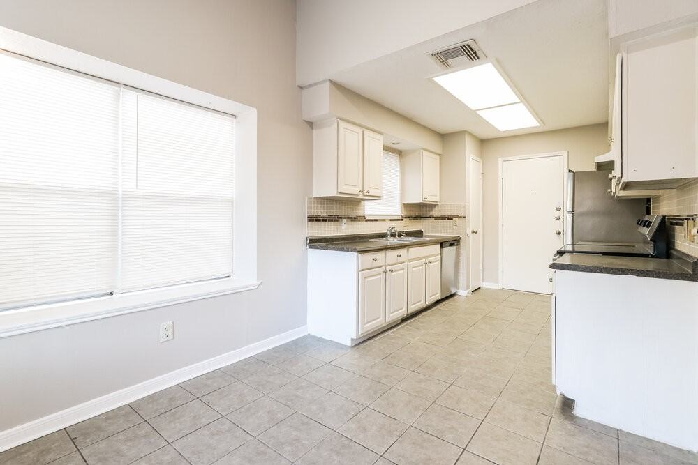 4015 Adonis Dr - Photo 6 of 16