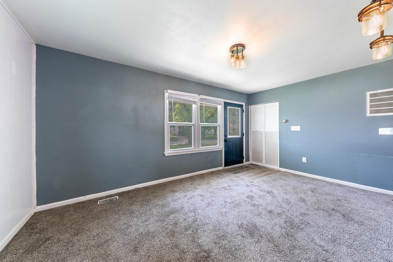 2213 Blaker Dr - Photo 5 of 20