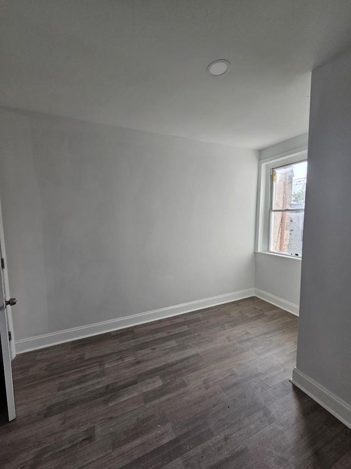 6412 Glenmore Ave - Photo 5 of 14