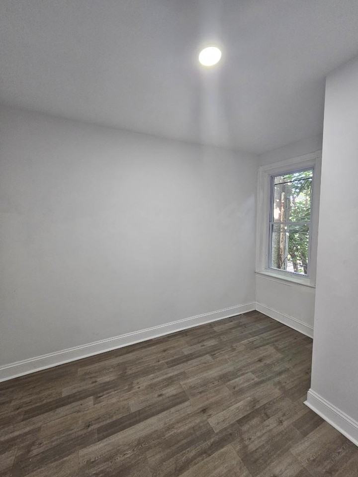 6415 Glenmore Ave - Photo 5 of 14