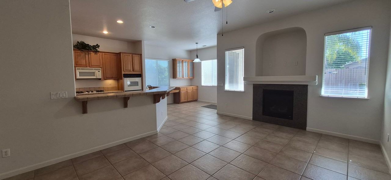 Crystal Springs Dr - Photo 4 of 37