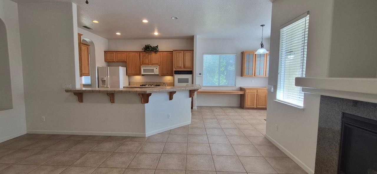 Crystal Springs Dr - Photo 5 of 37