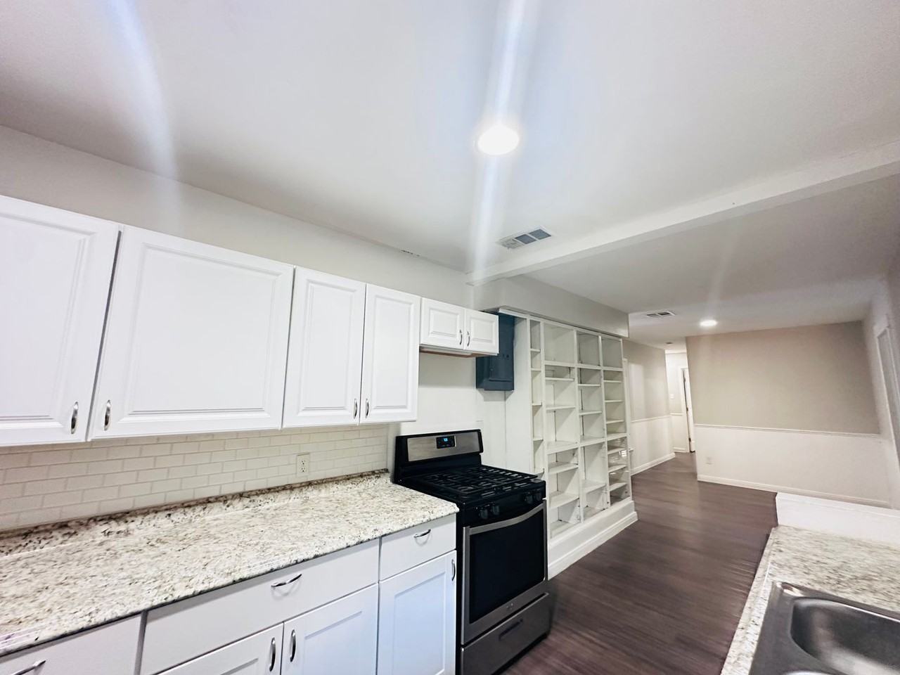10806 Lazy Oaks Dr - Photo 6 of 30