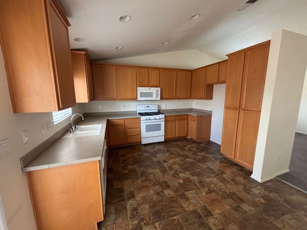 1073 Spud Moreno St - Photo 2 of 12