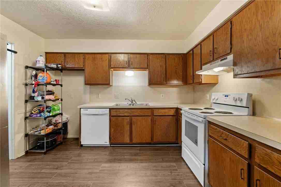 6612 Hardwick Dr #B - Photo 5 of 12