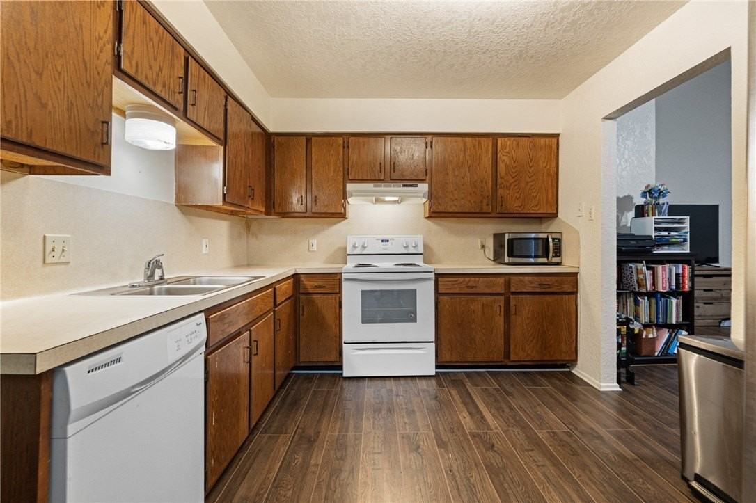 6612 Hardwick Dr #B - Photo 6 of 12