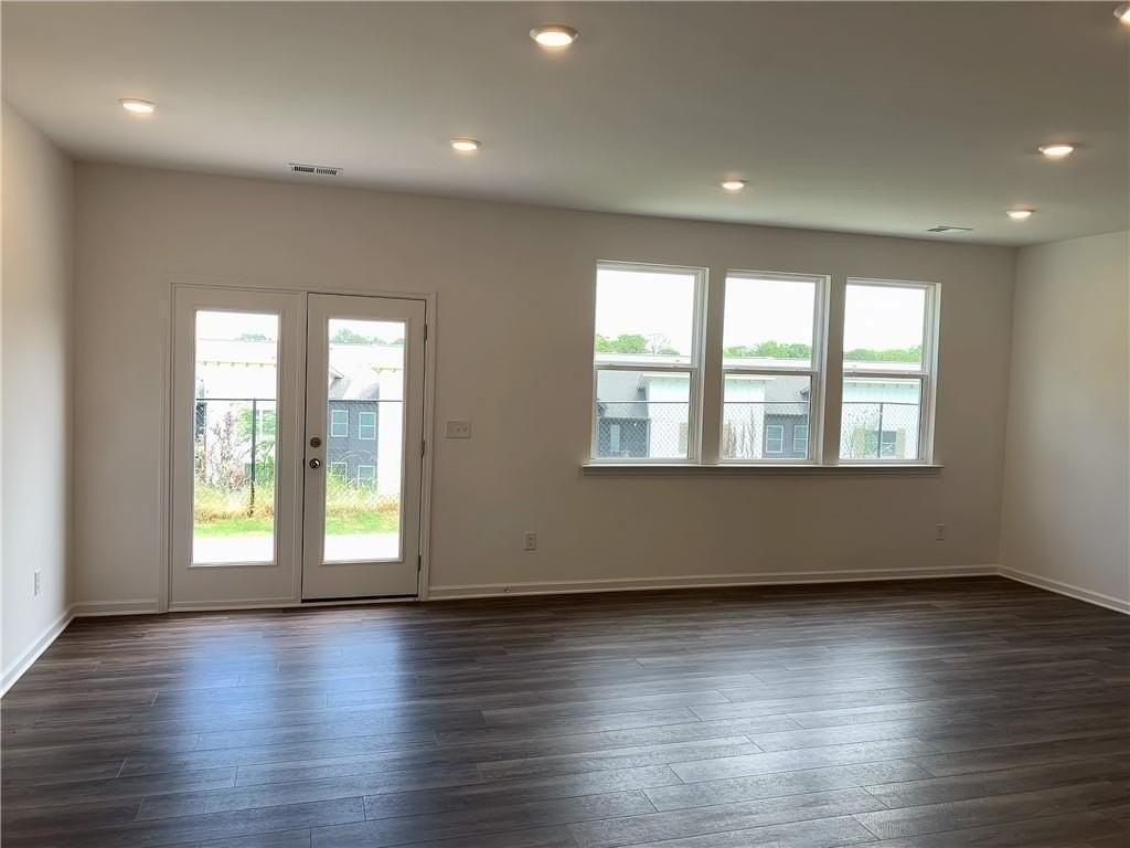 162 Mission Blvd - Photo 4 of 22