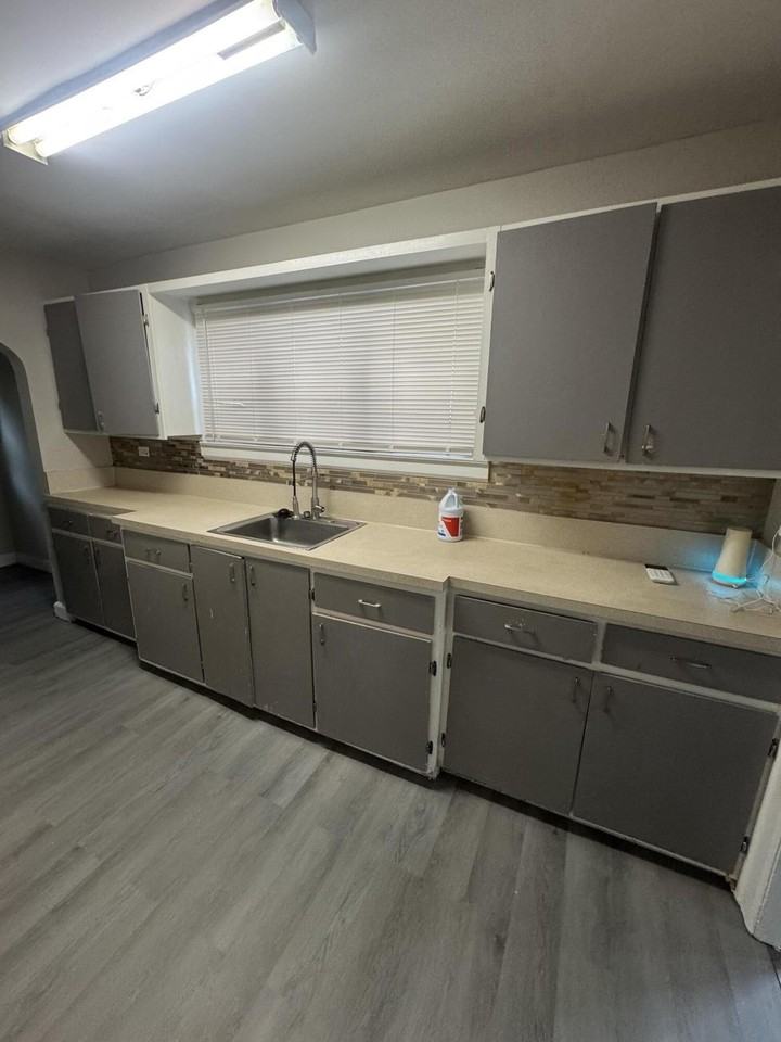15940 Hackett St - Photo 4 of 11
