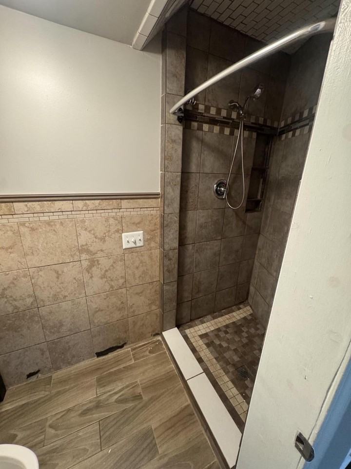 15940 Hackett St - Photo 6 of 11