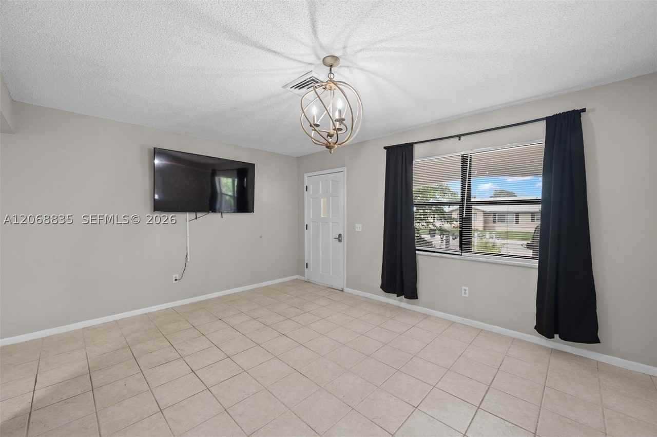 3317 Ne Jeannette Dr - Photo 4 of 14