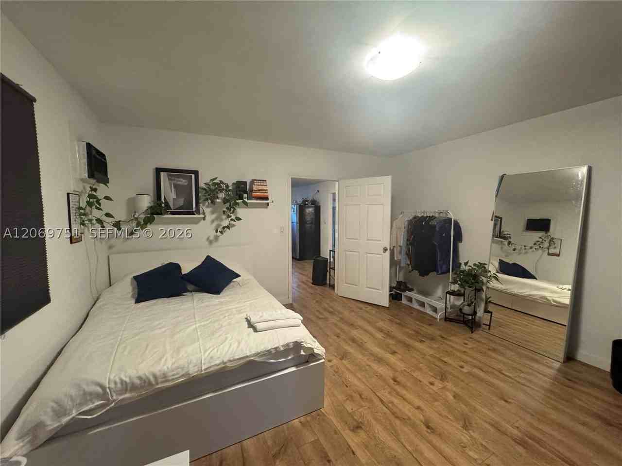 329 Nw 44th St #1 - Photo 3 of 19
