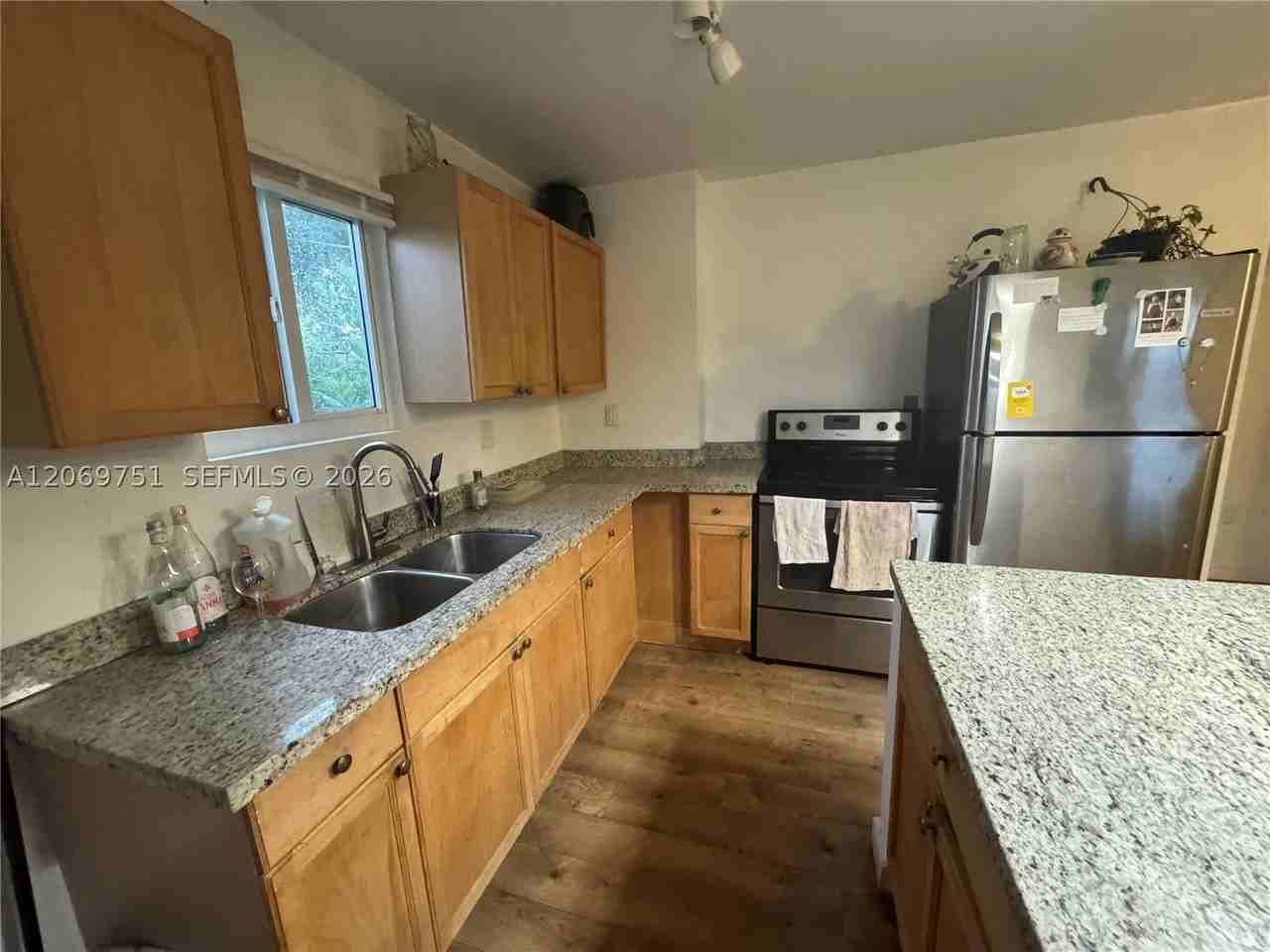 329 Nw 44th St #1 - Photo 7 of 19