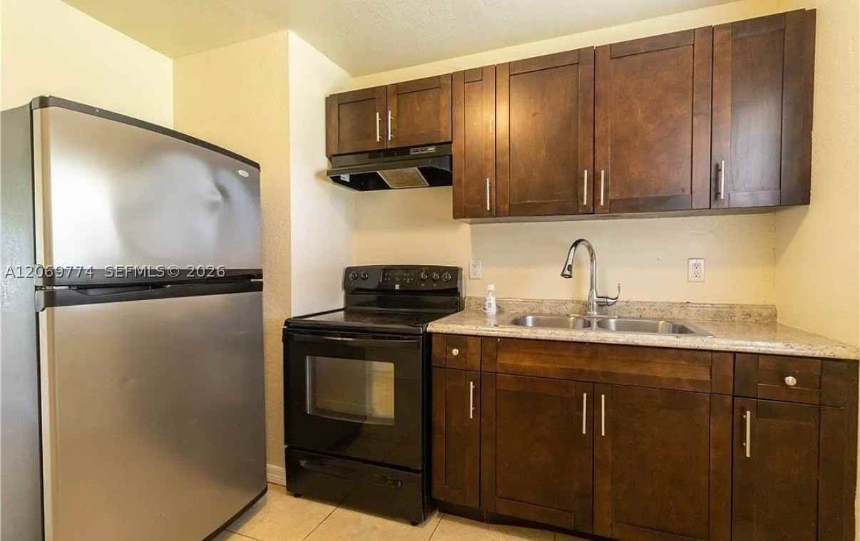 708 N 14th St #B - Photo 2 of 13
