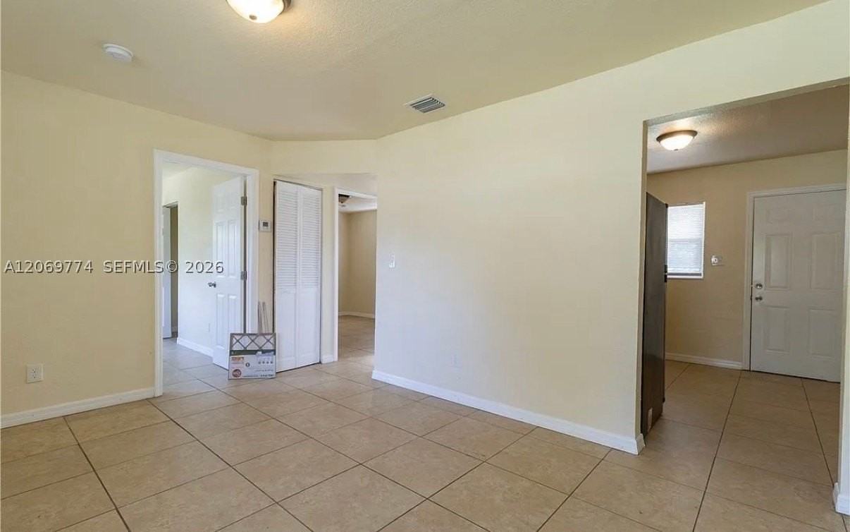 708 N 14th St #B - Photo 3 of 13