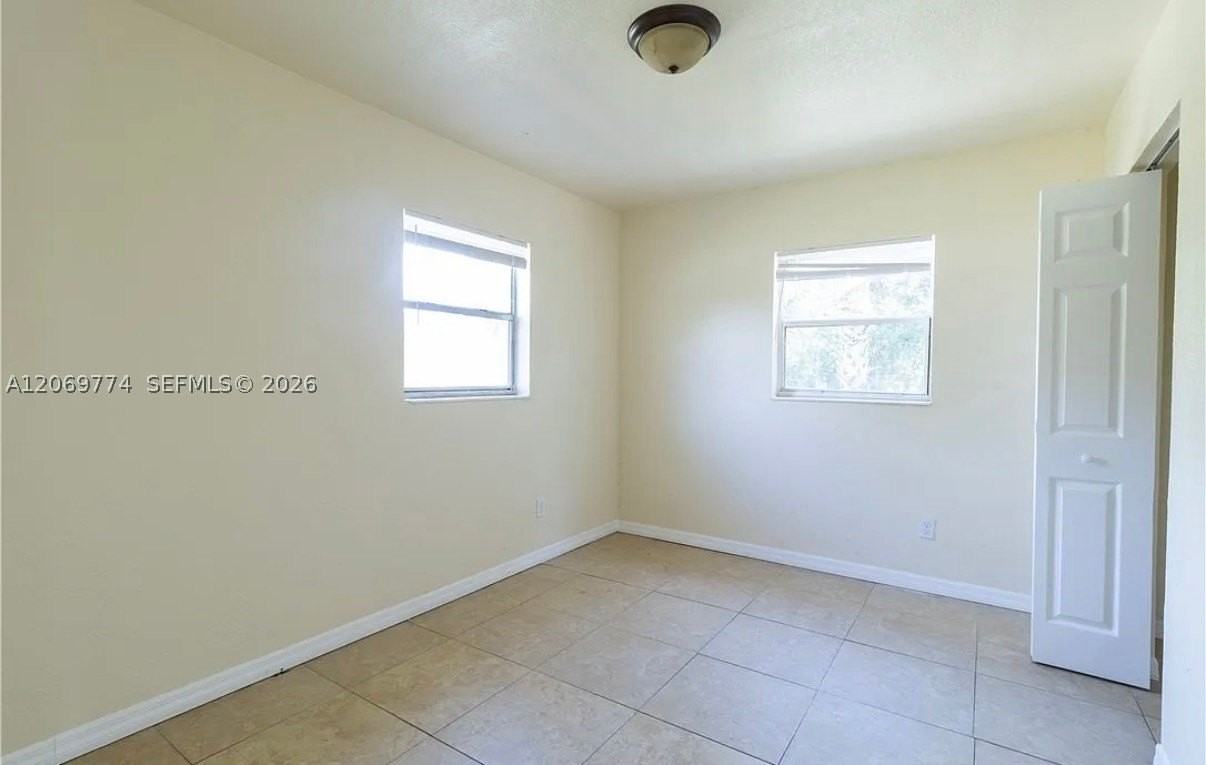 708 N 14th St #B - Photo 5 of 13
