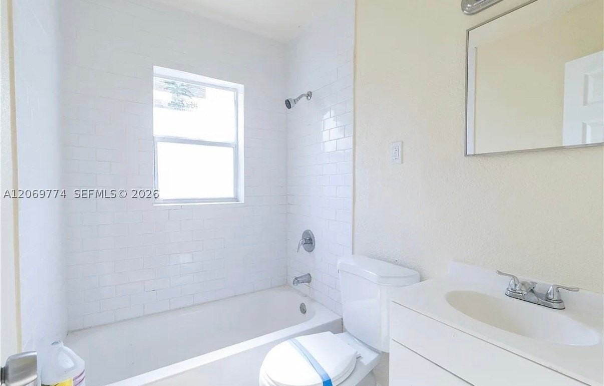 708 N 14th St #B - Photo 6 of 13