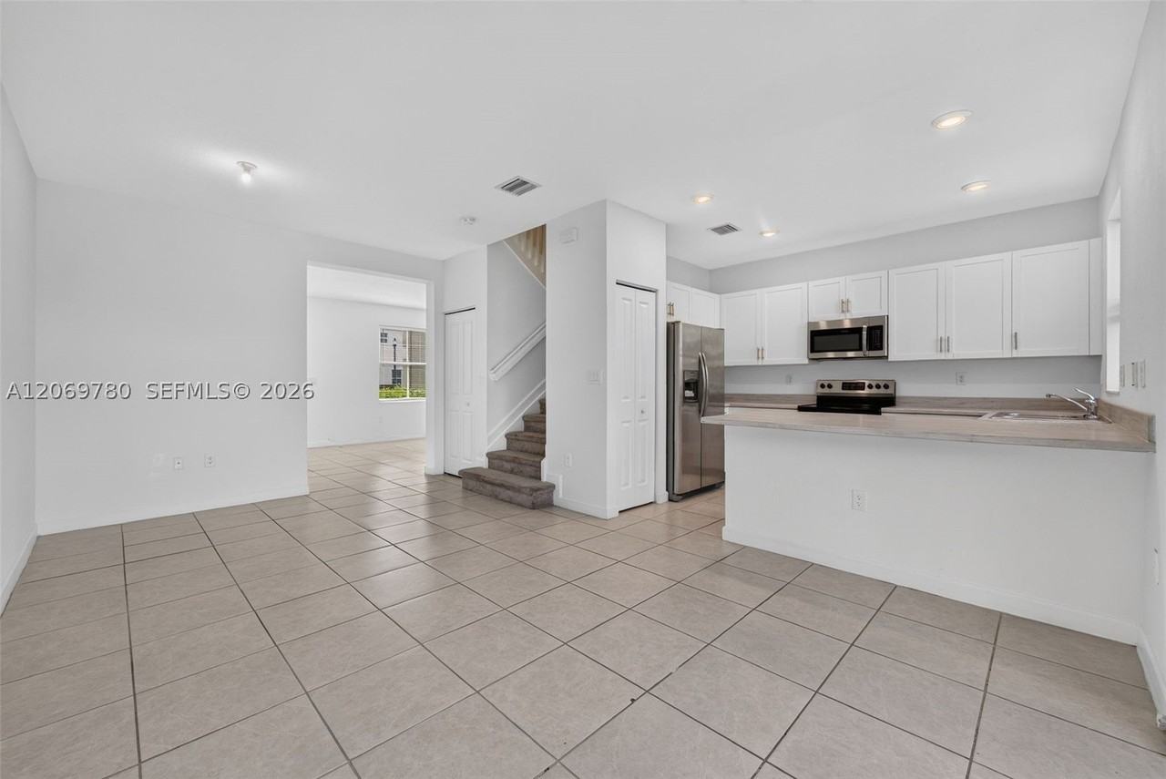 1586 Se 27th Ter #1586 - Photo 7 of 34