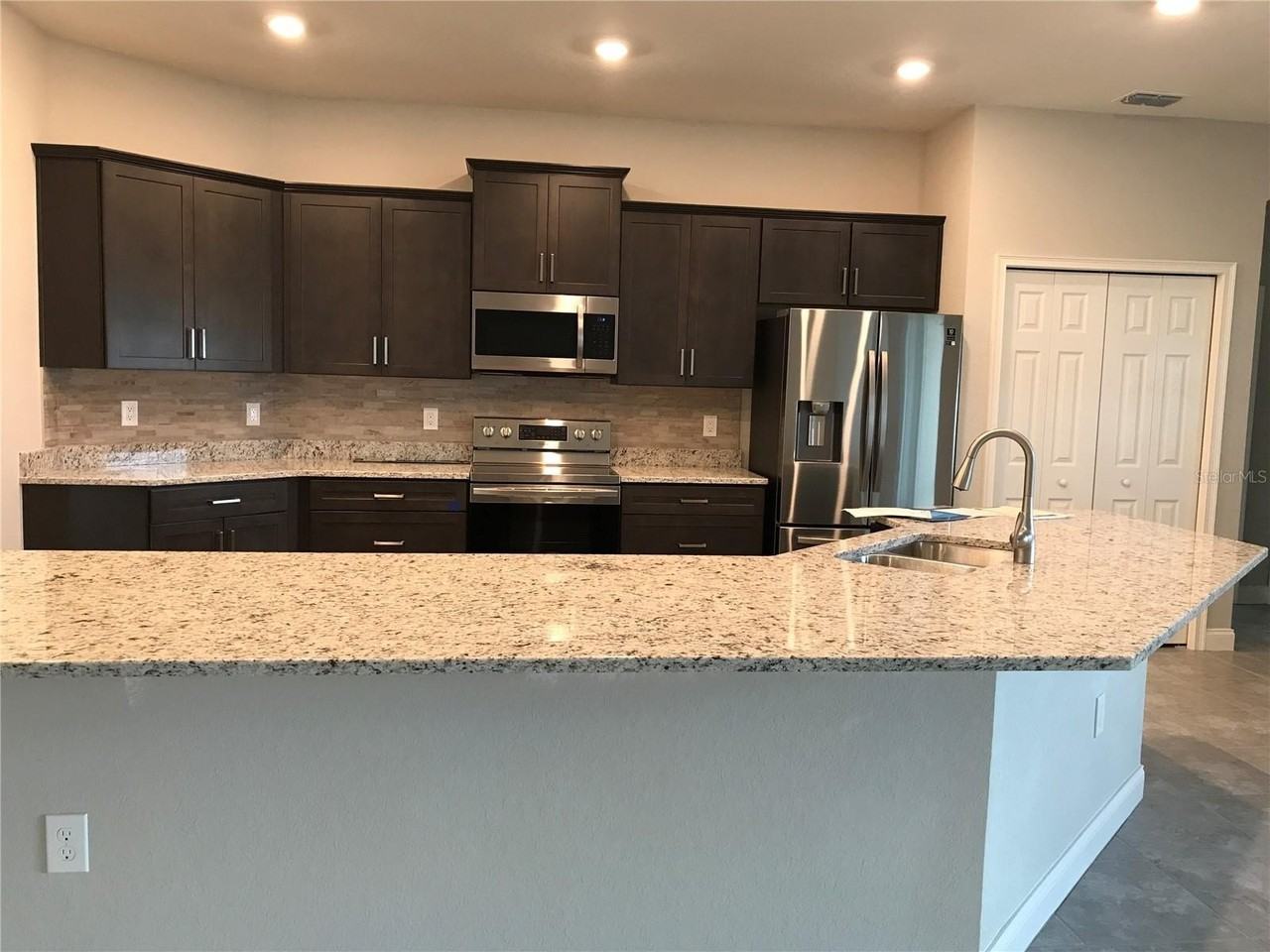 1437 Cypress View Ln - Photo 2 of 31