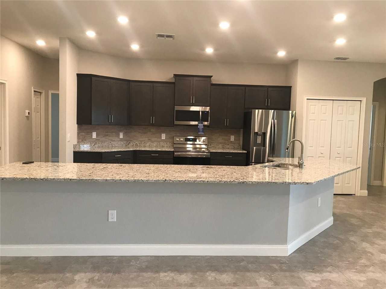 1437 Cypress View Ln - Photo 3 of 31