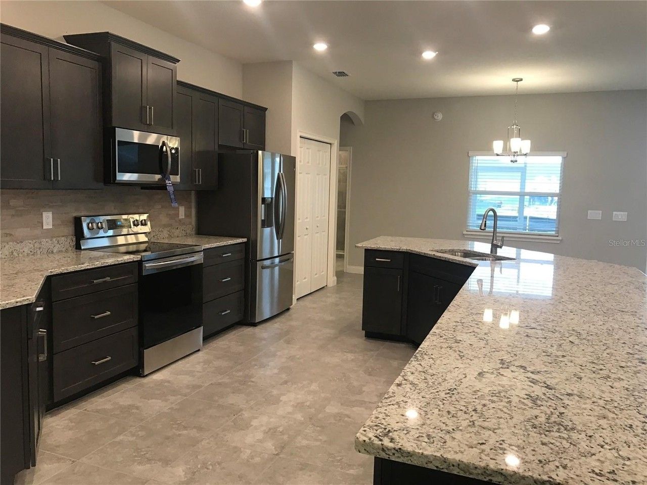 1437 Cypress View Ln - Photo 4 of 31