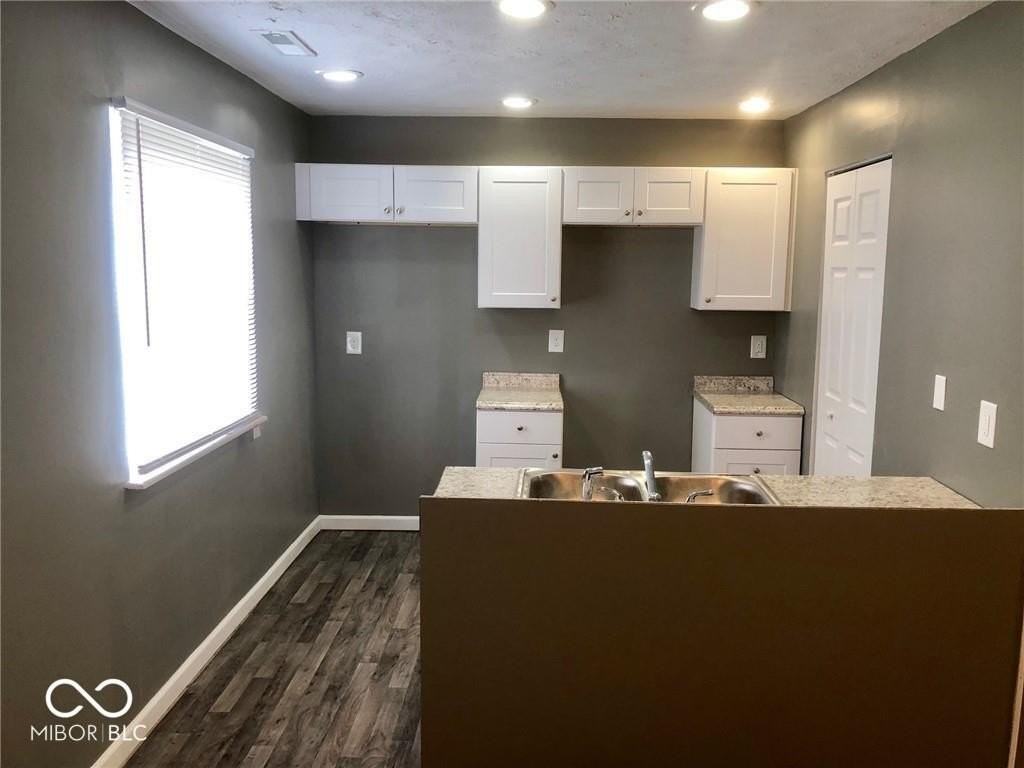 47 Port Sylvia Dr - Photo 3 of 5