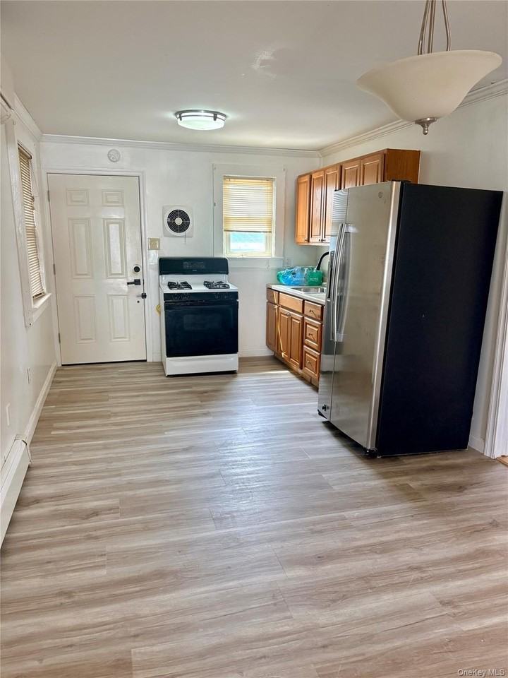 469 River St - Photo 3 of 18