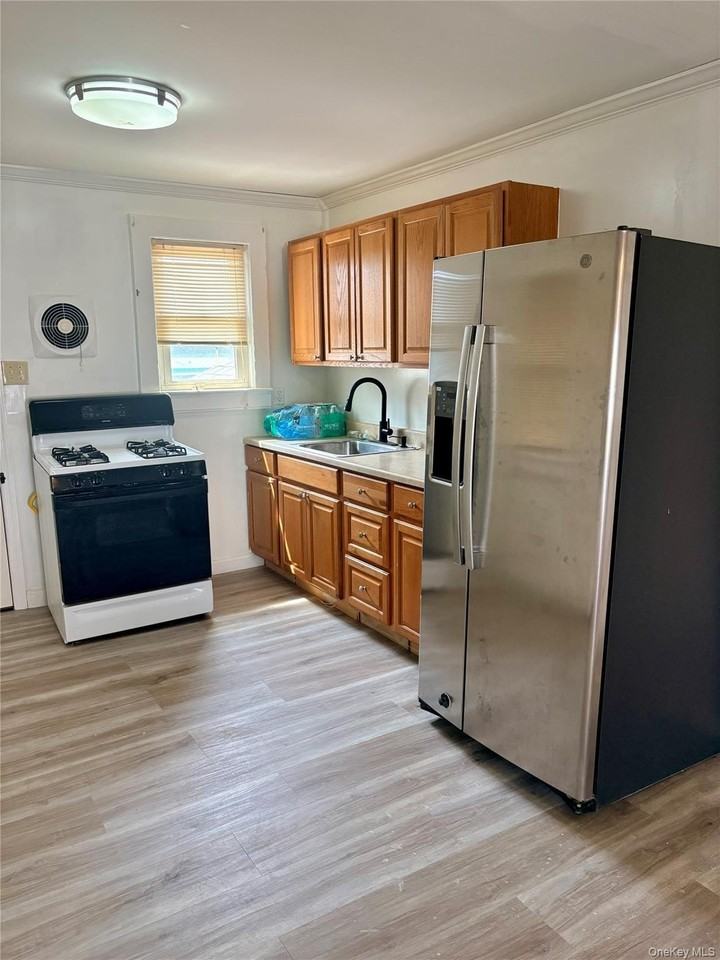 469 River St - Photo 4 of 18
