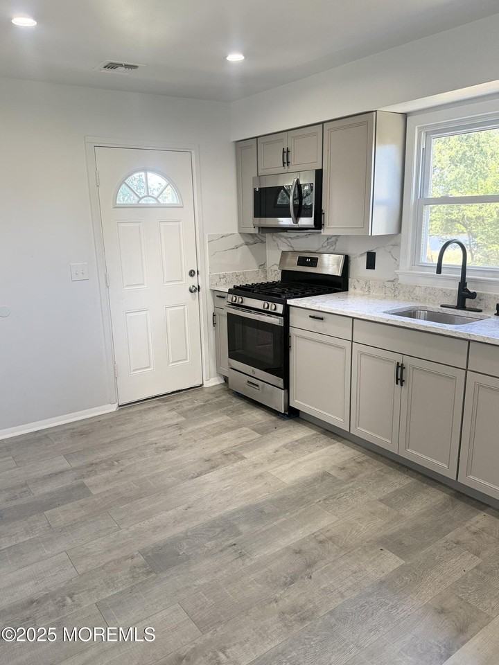 55 Chapin Ave #2ndFL - Photo 3 of 13