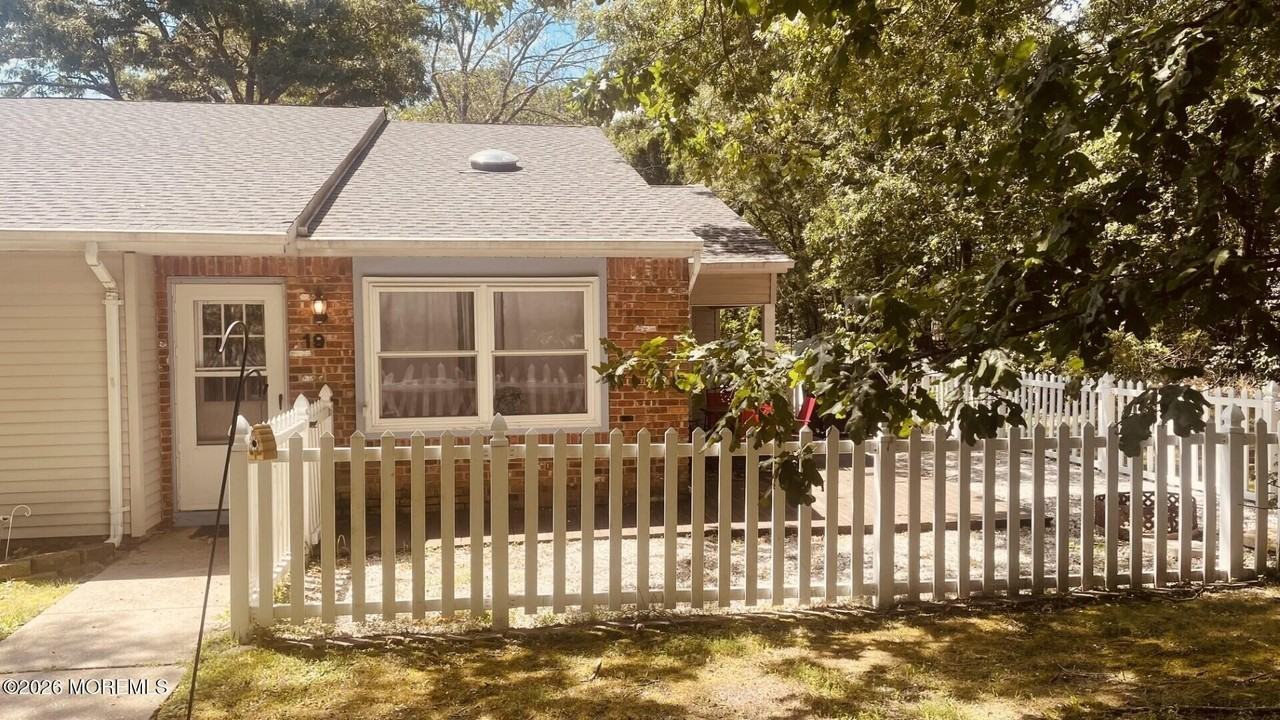 19 Driftwood Dr #212 - Photo 2 of 13