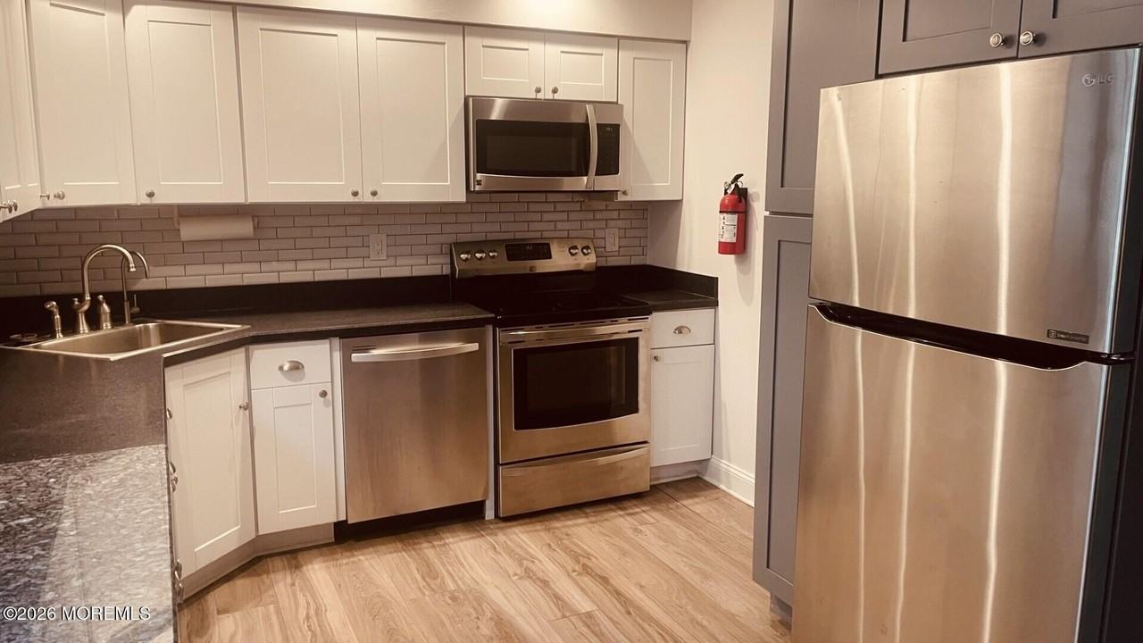 19 Driftwood Dr #212 - Photo 3 of 13