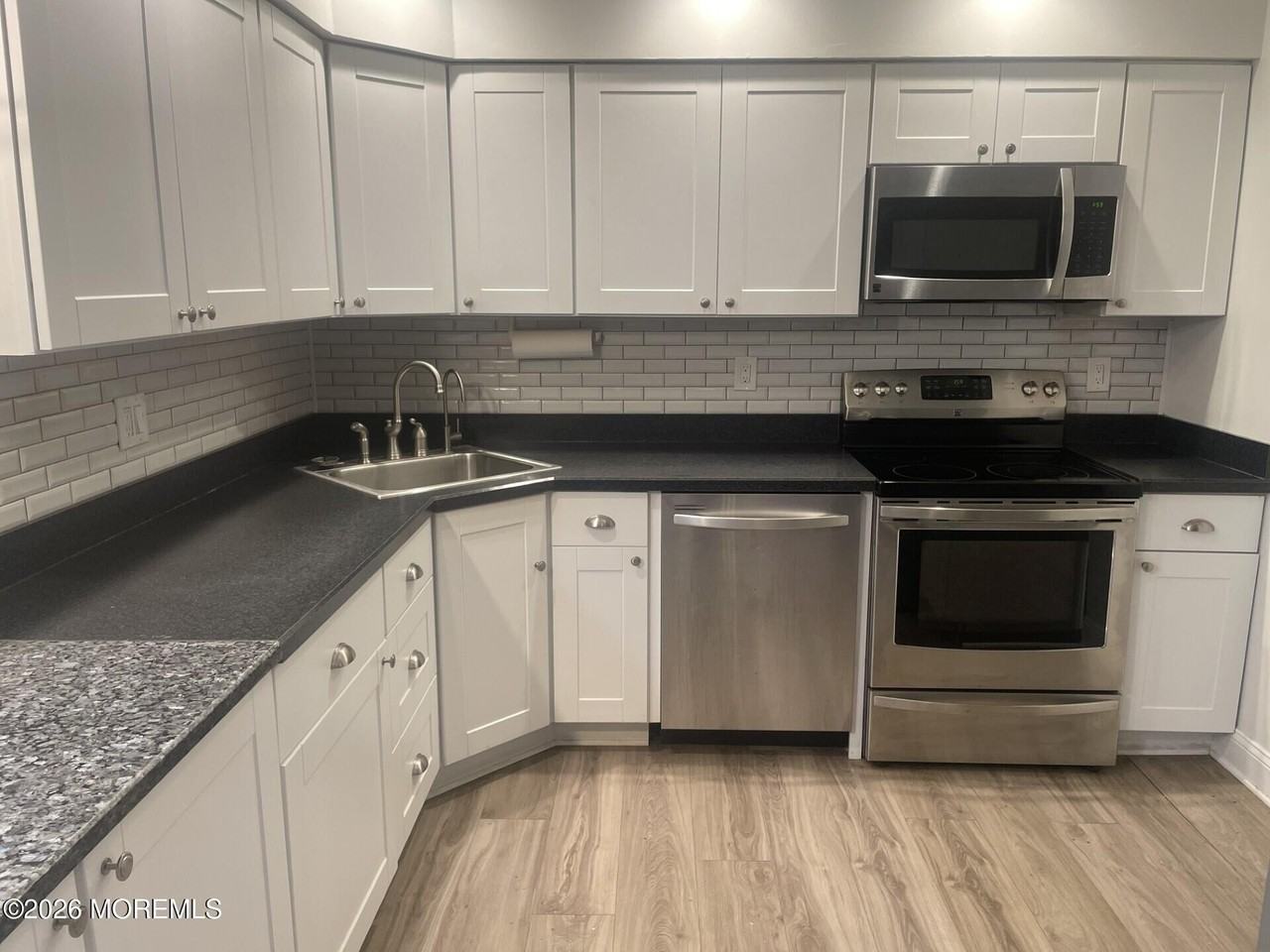 19 Driftwood Dr #212 - Photo 4 of 13