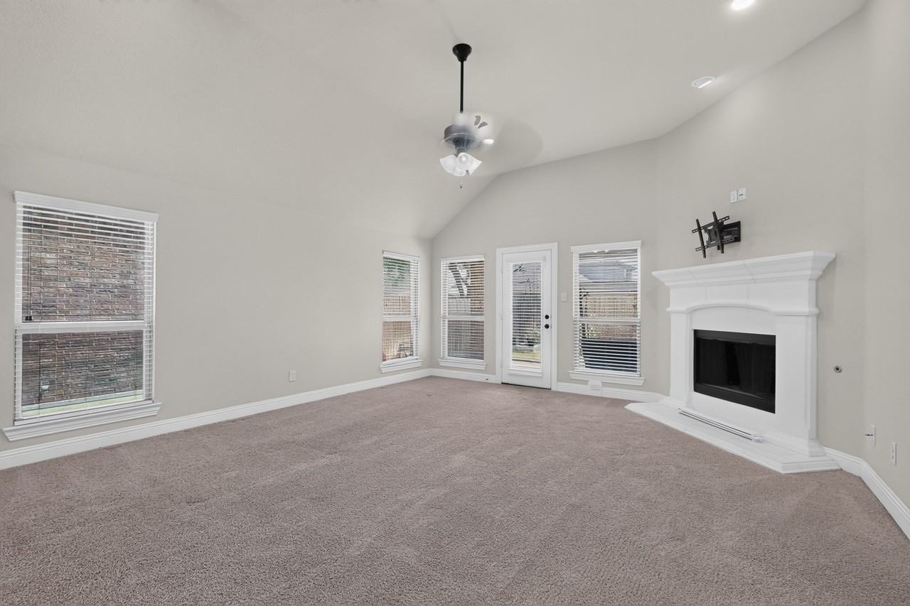 10529 Jackson Hole Ln - Photo 7 of 40