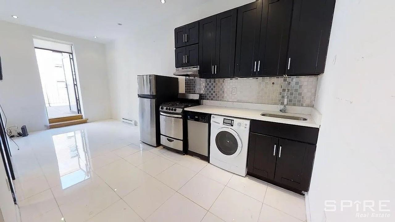627 W 113th St #5R - Photo 5 of 7