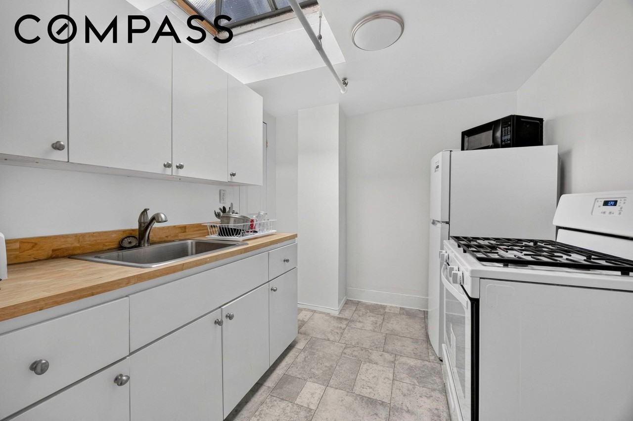 671 Monroe St #2 - Photo 5 of 8