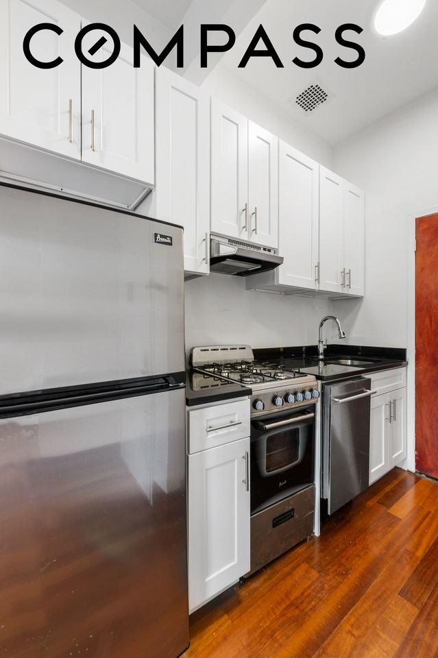 235 W 15th St #1A - Photo 3 of 4