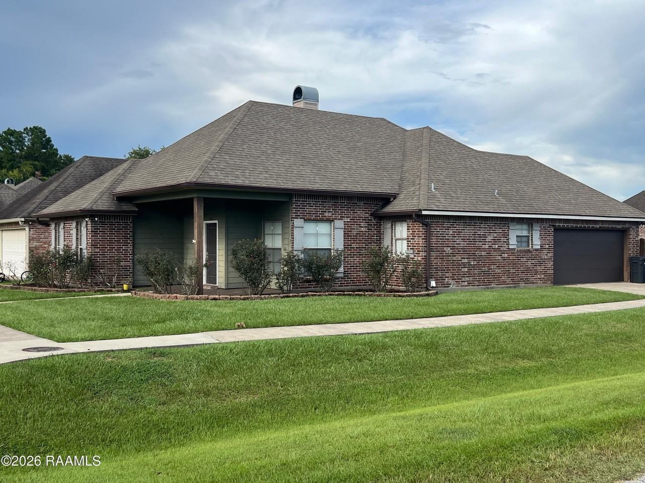 114 Colchester Dr - Photo 3 of 20