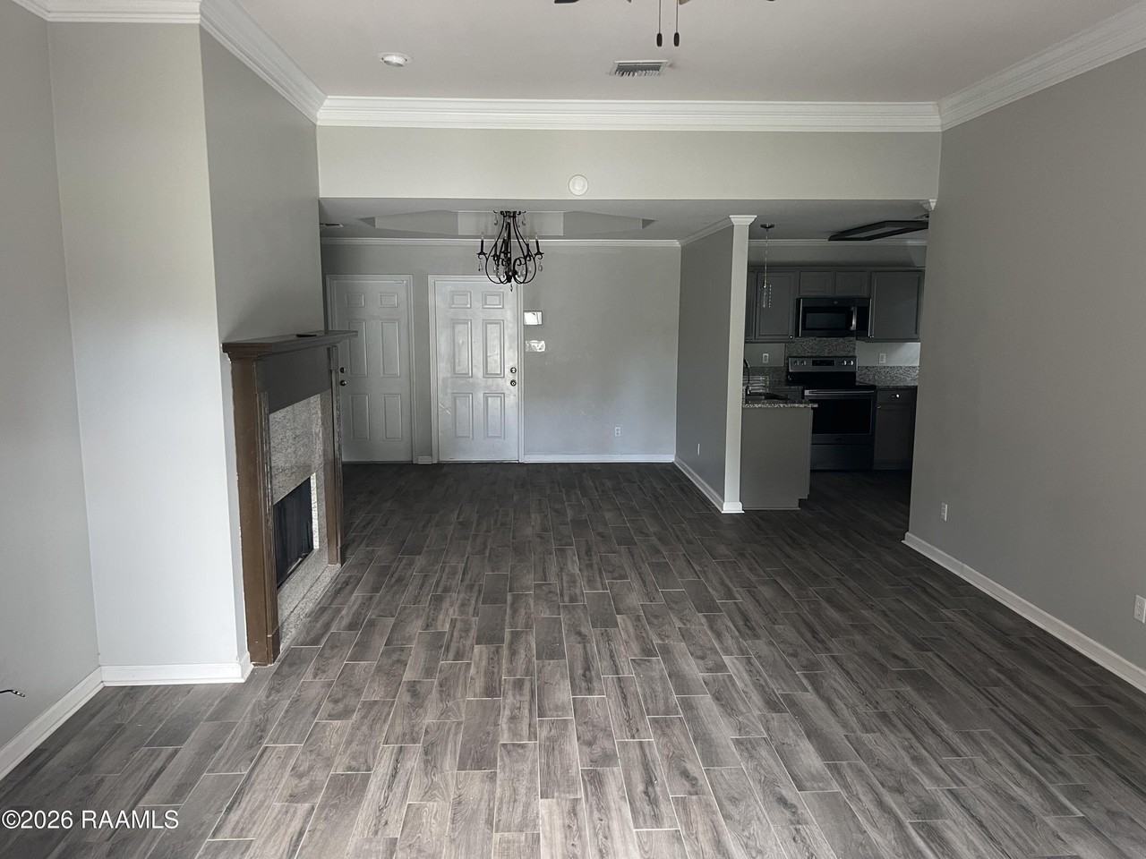 114 Colchester Dr - Photo 4 of 20