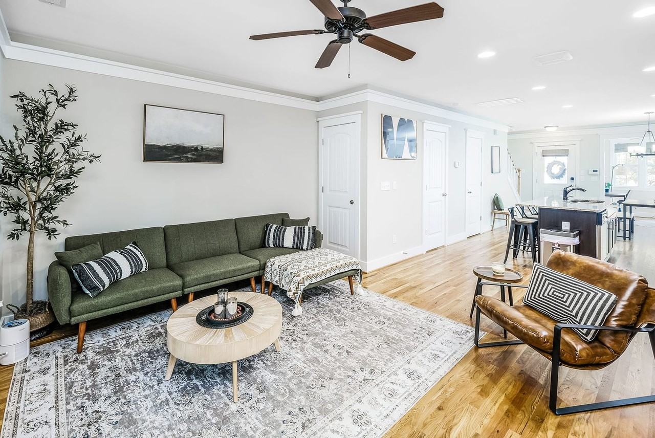 406 Spring St #1591551P - Photo 4 of 31