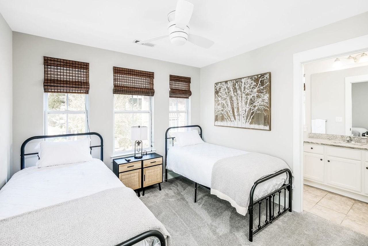 406 Spring St #1591551P - Photo 6 of 31