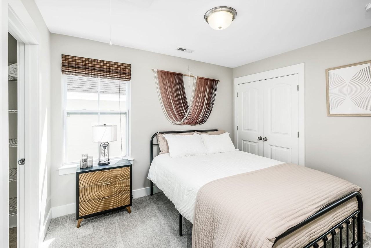 406 Spring St #1591551P - Photo 7 of 31