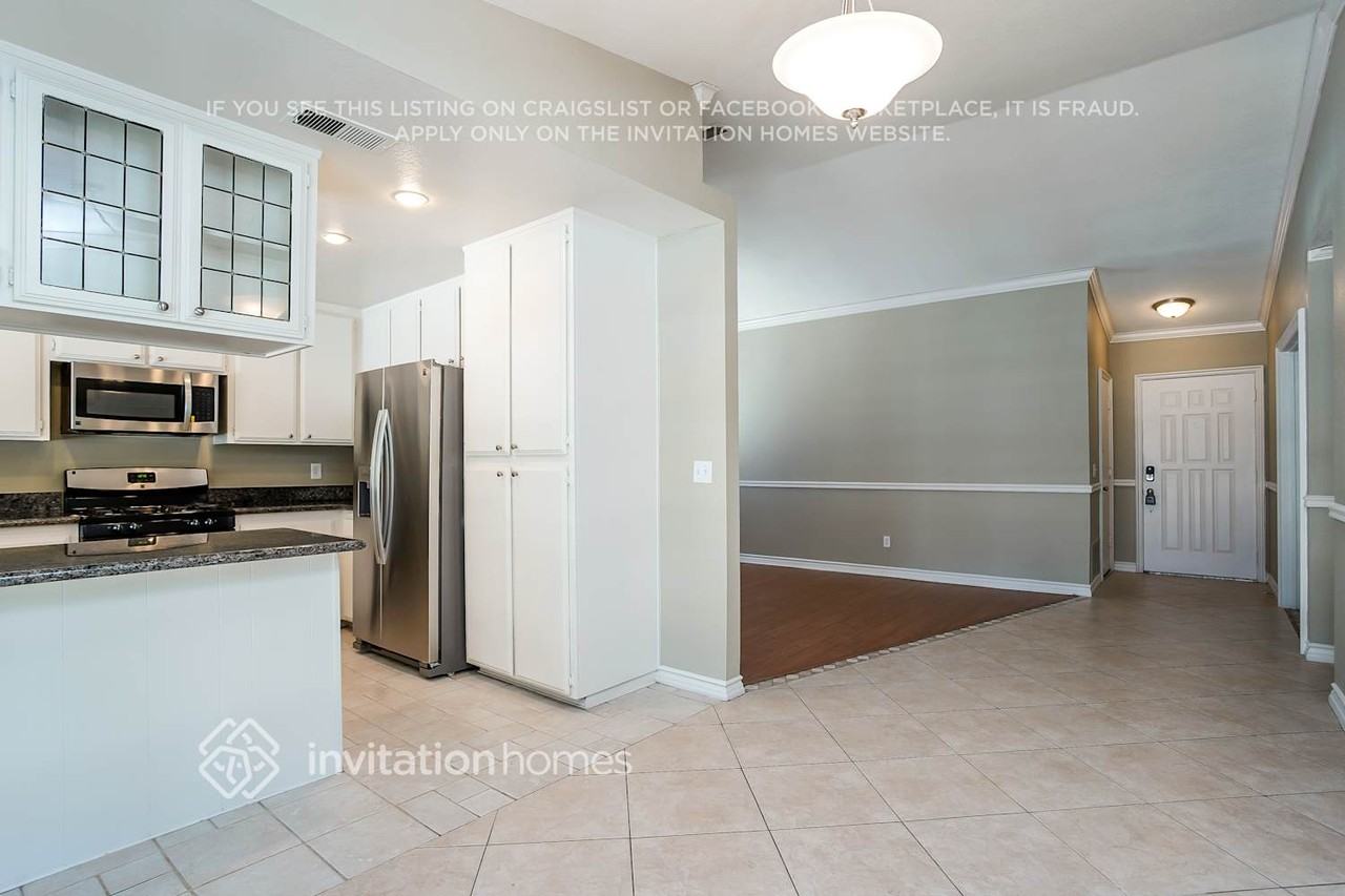 18112 Raymond Ct - Photo 2 of 15