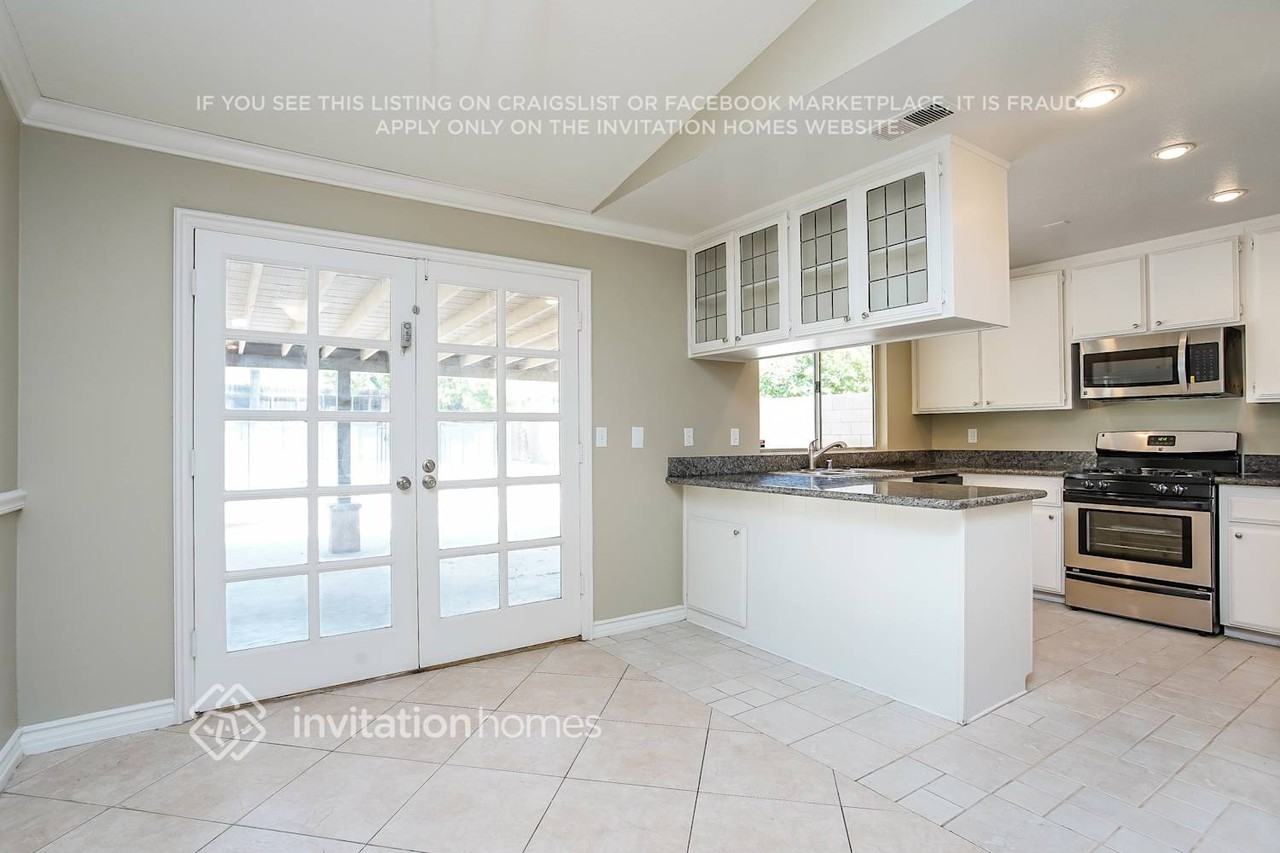 18112 Raymond Ct - Photo 3 of 15