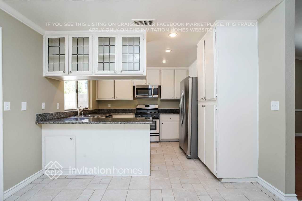 18112 Raymond Ct - Photo 4 of 15