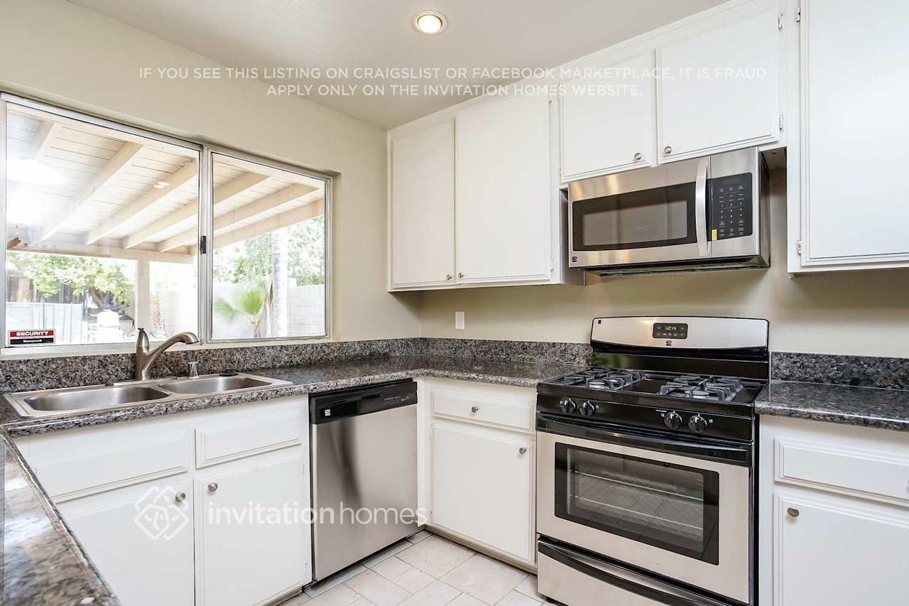 18112 Raymond Ct - Photo 5 of 15