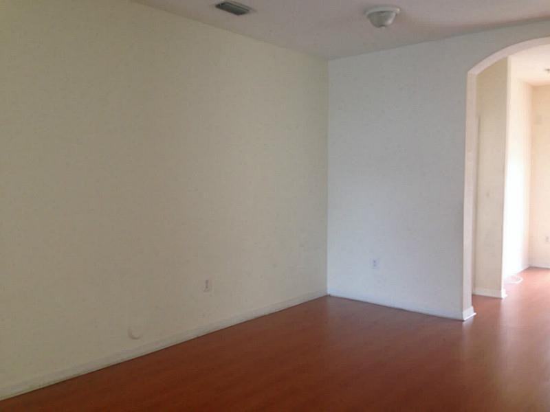 4316 NW 113th Ct - Photo 3 of 8