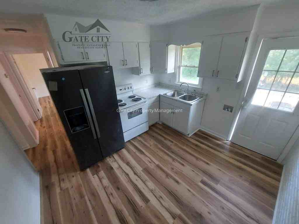 2330 Kersey St Apt G - Photo 2 of 11