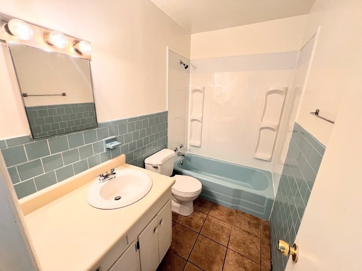 2146 Colston Street - Photo 4 of 9