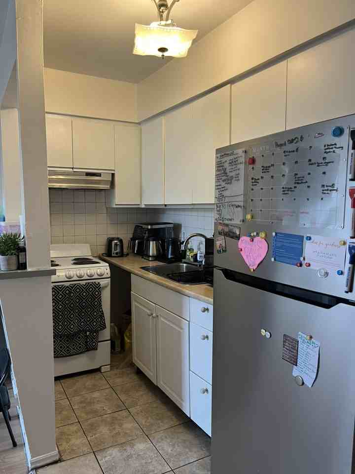 1292 Danforth Ave - Photo 5 of 19
