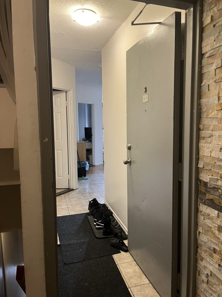 1292 Danforth Ave - Photo 3 of 19